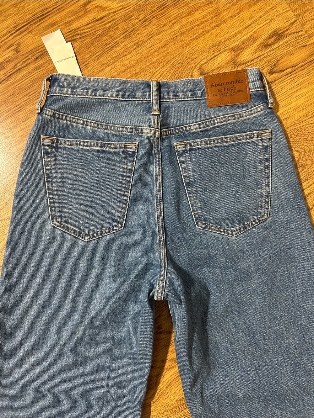 NWT Abercrombie & Fitch Baggy Jeans - Picture 10 of 11